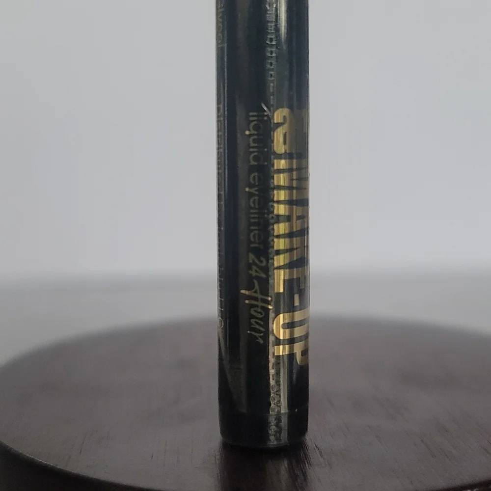 Jontéblu Professional Art Make-up - 24 Hr Liquid Eyeliner